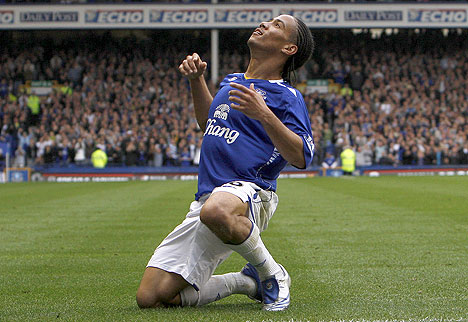 Pienaar, entre Chelsea o Tottenham PienaarCele_468x322