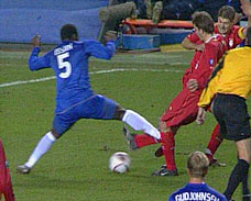 Essien v Kuyt - Page 3 TackleEssienITV_228x183