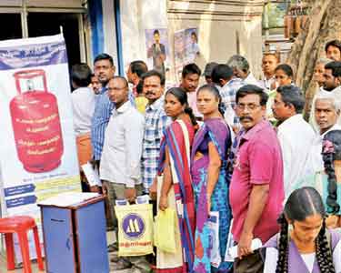 சமையல் எரிவாயு மானியம் பெற விண்ணப்பிக்கும் நடைமுறைகள் என்ன?  201412040223011699_Oil-company-officials_SECVPF