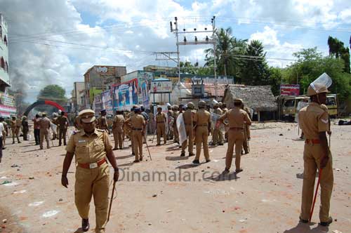 ஜான்பாண்டியன் கைது: பரமக்குடியில் கலவரம்; போலீஸ் துப்பாக்கி சூட்டில் 3 பேர் பலி Gallerye_155433545_311274