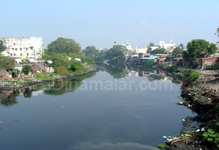 நீர்வழி தடங்களை சுத்திகரிக்க ரூ.300 கோடி நிதி: கூவம் ஆற்றில் நீச்சல் சாத்தியமாகும்? Tamil_News_large_516350