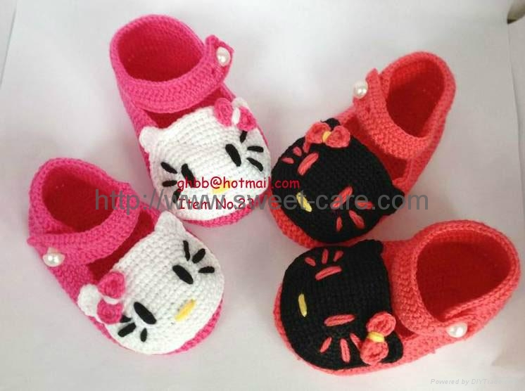 سبيبطات بالكروشي Handmade_Hand_Knit_Crochet_Baby_Shoes_Booties_with_hello_kitty_theme_Item_No_23