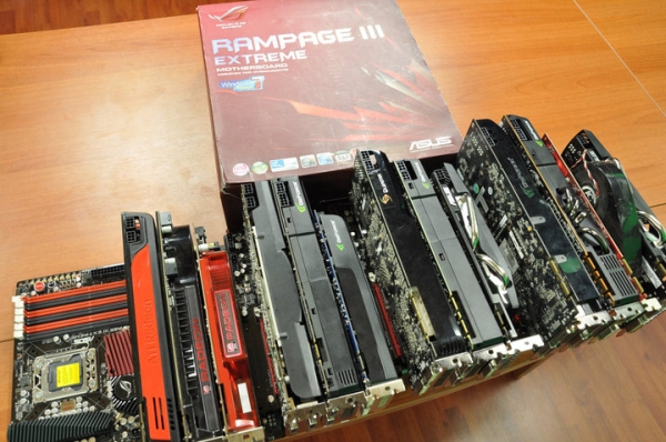  Asus'un yüksek performans platformu Rampage III Extreme + ROG Xpander Donanım Haber'de Asus_x3_rogxpander_7_dh_fx57