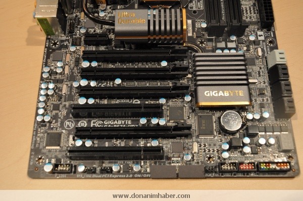  IDF 2010: Gigabyte, Sandy Bridge işlemcileri için P67A-UD7 anakartını sergiliyor Giga_idf_5a_dh_fx57