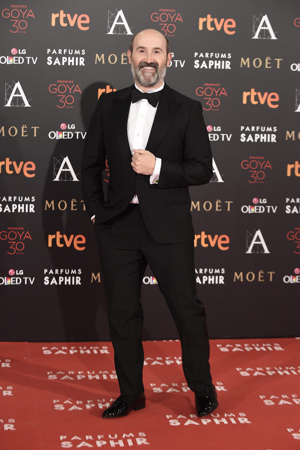 El hilo de la moda y/o espantajerías. - Página 7 65419_javier-camara-alfombra-roja-premios-goya-2016