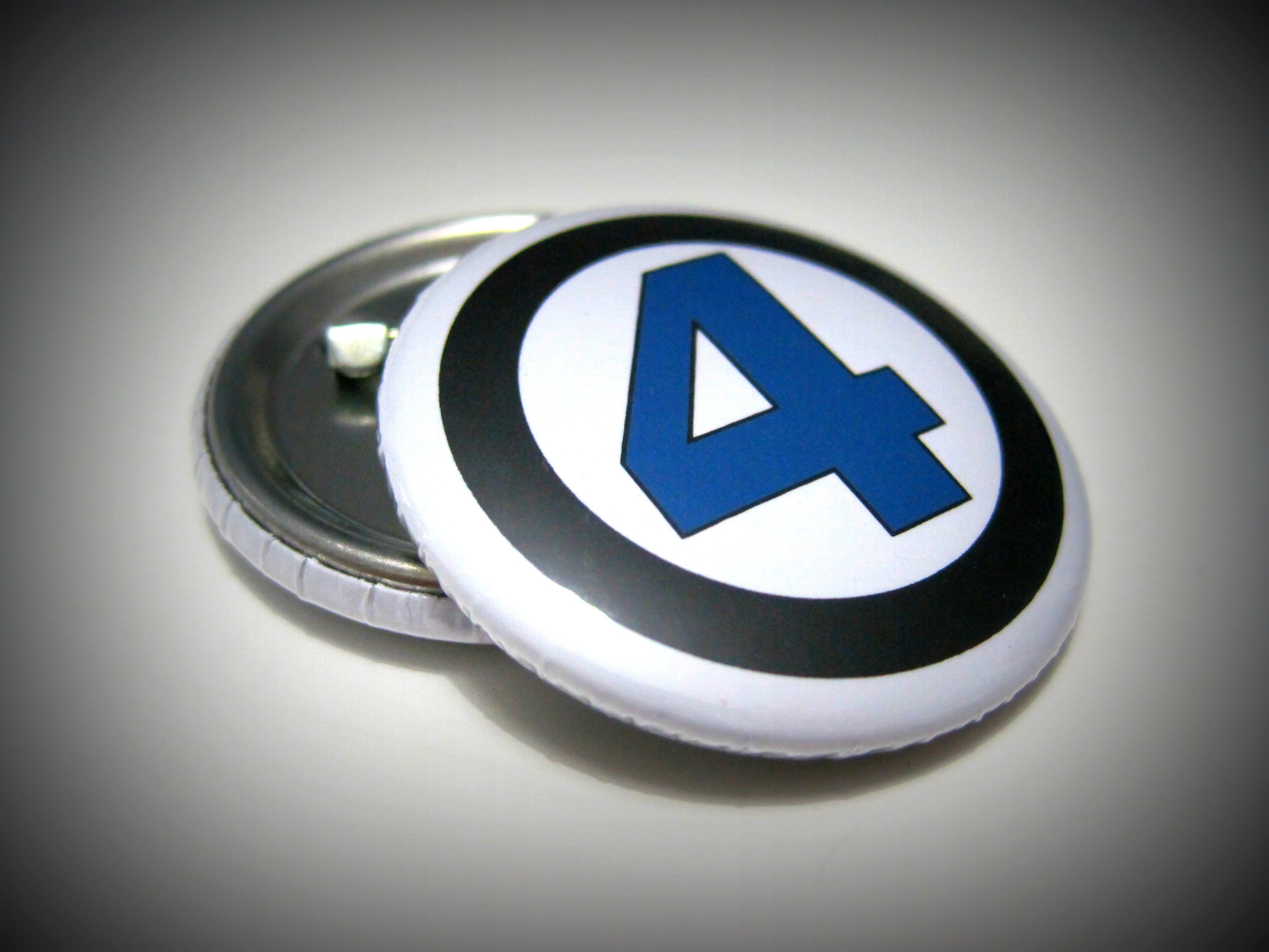 Ranks - [Ranks]  - Pequeno  Button-quarteto-fantastico-3-5cm