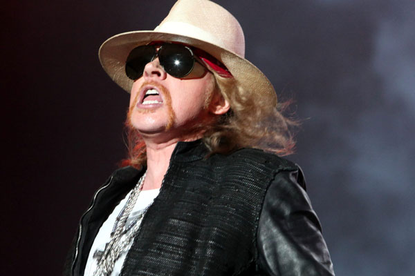 Axl Rose otra vez arremete contra Slash y lo acusa de perjudicar su carrera Axl_153835