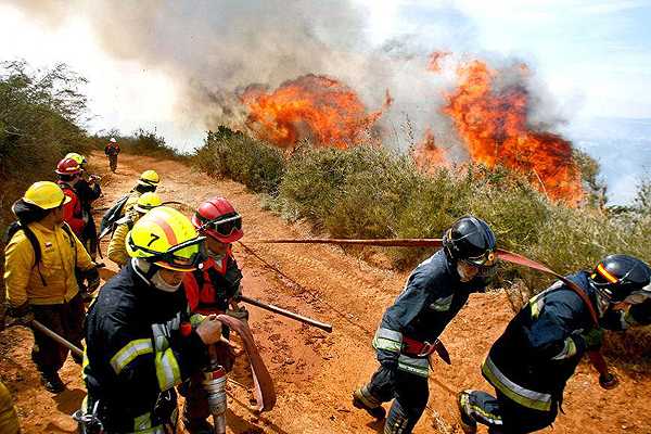 incendio arrasa con más de 30 casas en ciudad Chilena de Valparaíso Incendio-forestal-600_162116-L0x0