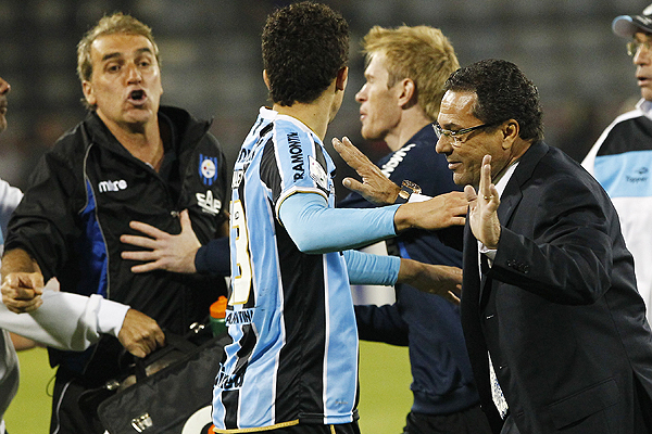 Seis partidos de suspensin a Vanderlei Luxemburgo tras incidentes en duelo con Huachipato 21596962---c-libertadoreshuachipato-vs-gremio---19042013---003223_162749