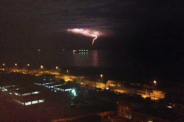 Espectacular tormenta eléctrica en el mar sorprende a habitantes de Antofagata Rayos-tres_43831