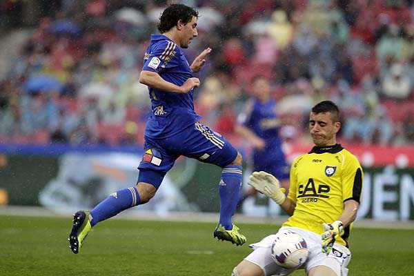 Buen momento de Corujo en la U le permitirá ser titular en la selección uruguaya ante Japón (Emol) Corujo_114059-L0x0