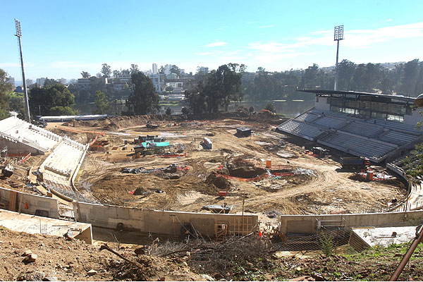 Las opuestas realidades de los estadios de la Copa América 2015 a ocho meses de su inicio (Emol) Sausa_12123