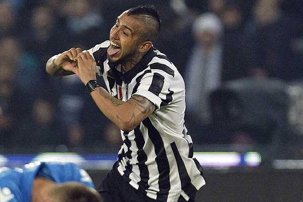 Con un golazo de Vidal, Juventus vence a Napoli y se afianza en el liderato del Calcio  Fuente: Emol.com  Vidal_19617-L0x0