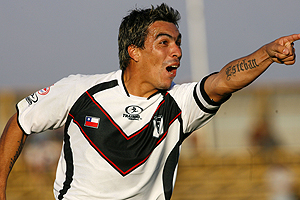 Colo Colo presenta a su nuevo refuerzo: Esteban Paredes File_200962316397