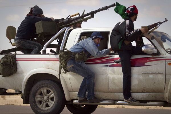 Rebeldes toman control de Ajdabiya File_201132212746