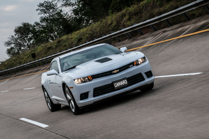 Uso de farol baixo durante o dia Chevrolet-camaro-1