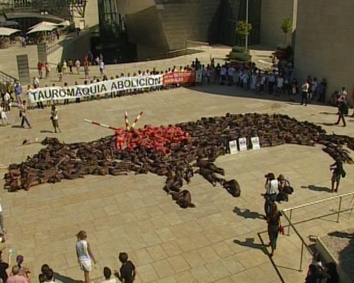 Bilbao, un grupo de antitaurinos se desnuda por la abolición Fotonoticia_20100821145538_500