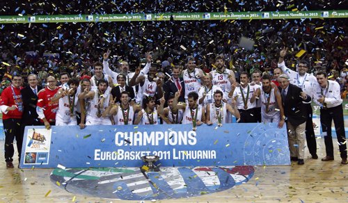 España vuelve a reinar en Europa en una final para la historia Fotonoticia_20110918215013_500