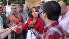 (Gran canaria)Los vigilantes afectados por el recorte de servicios de Las Palmas de Gran Canaria entregan 3.000 firmas al alcalde Fotonoticia_20111109131510_225