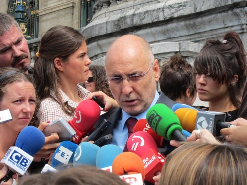 Ares dice que tras reunirse con Fernández Díaz se adecuará a "la nueva situación" la escolta a los distintos colectivos Fotonoticia_20120109072414_500