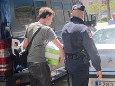 OPERACIÓN EN TODA ESPAÑA-Detienen a tres trabajadores del Inem en Badalona en una operación estatal Fotonoticia_20120507162822_225