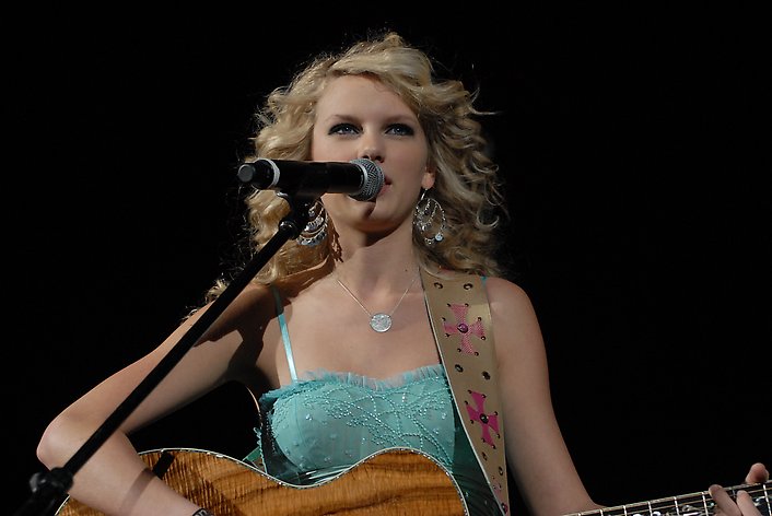 موسوعة صور تايلور سوفت فى جميع حفلاتها Acm07_mconcert_taylorswift6_h_j