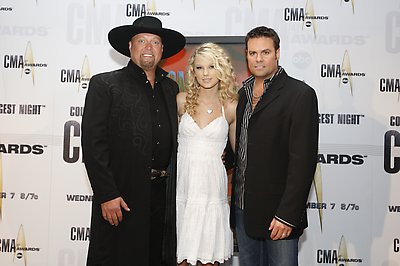 صور تيلور نيوو Taylorswiftmontgomerygentry3cmaawards2007nominees_h_i