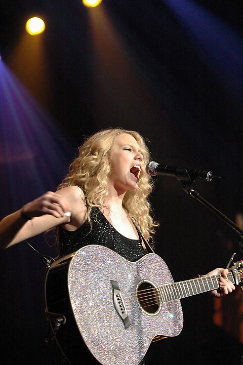 موسو ع صور تايلر  ة  Soundandspeed08_taylorswift4_concert_v_p