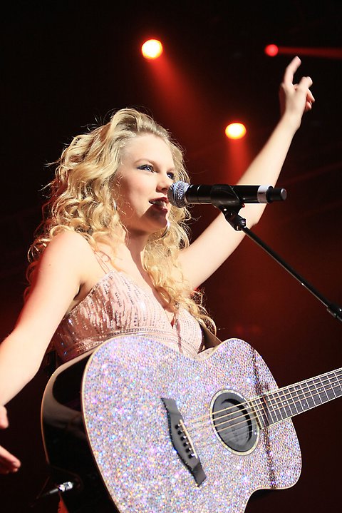 موسو ع صور تايلر  ة  Taylorswift6_acm08_showevent_v_p