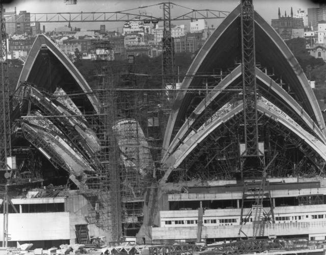 Grandes estructuras históricas en construcción Ku-xlarge