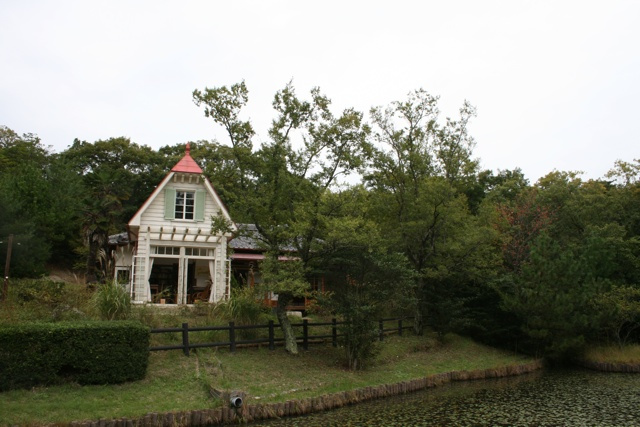 Au japon, il existe la vrai maison dans Totoro des studio Ghibli Ku-xlarge