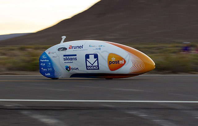 Esta cápsula futurista es la nueva bicicleta más rápida del mundo Original