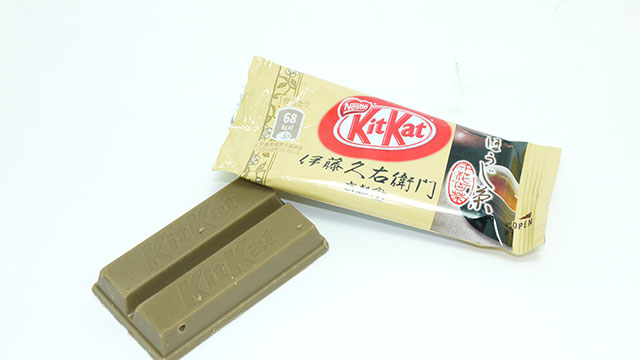 [snack]plein de saveur de Kit Kat au japon.... loins d'avoir ca ici Roastedtea