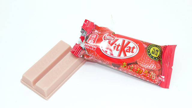 [snack]plein de saveur de Kit Kat au japon.... loins d'avoir ca ici Strawberry