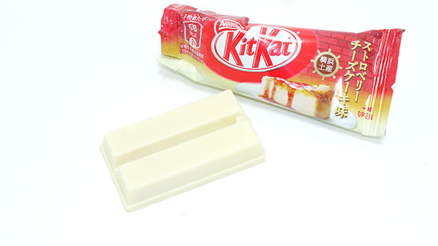 [snack]plein de saveur de Kit Kat au japon.... loins d'avoir ca ici Strawcheese