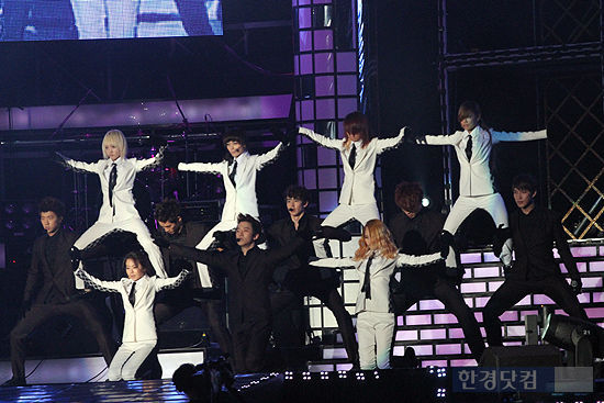 [صور] حفل الـ JYP Nation !!  2010122491597_2010122430931