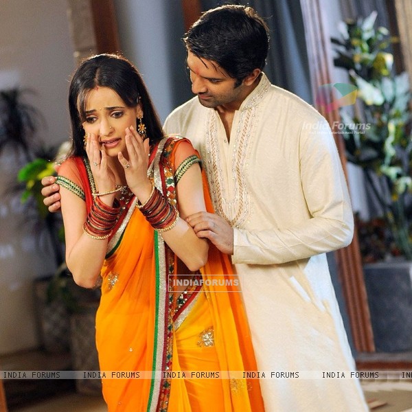 Iss Pyaar Ko Kya Naam Doon - Pagina 9 217089-barun-sobti-and-sanaya-irani