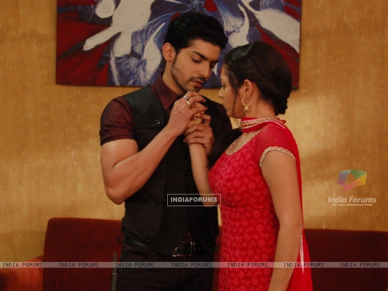 GEET- HUI SABSE PARAYI / PRINTRE STRAINI - Pagina 7 101630-still-image-of-mann-and-geet