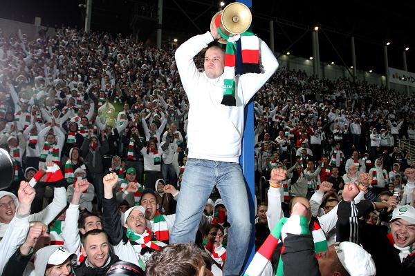 Le mouvement en pologne - Page 2 Legia_Warszawa_zdobyla_5225572