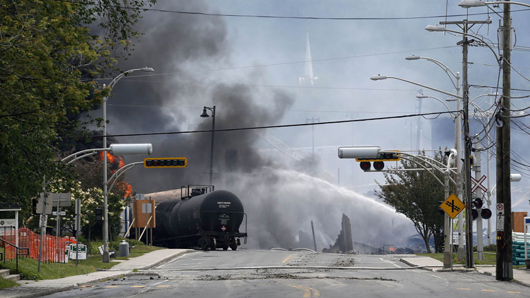 Un muerto y decenas de desaparecidos en la explosión del un tren canadiense que llevaba crudo 1373132559045