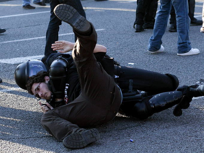 Tres detenidos y nueve heridos en la manifestación de estudiantes en Barcelona... VER FOTOGRAFIAS 1330537294959