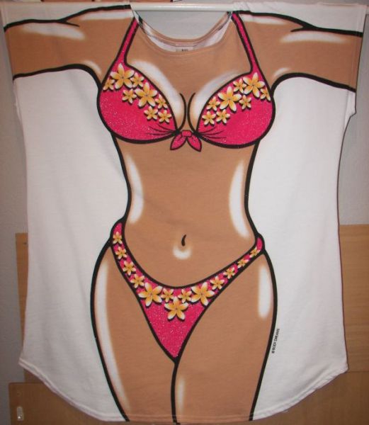 خدعة اللانجيرى بالتيشرتات حتى تعالو شوفو  Tshirts_that_look_like_a_bikini_640_04