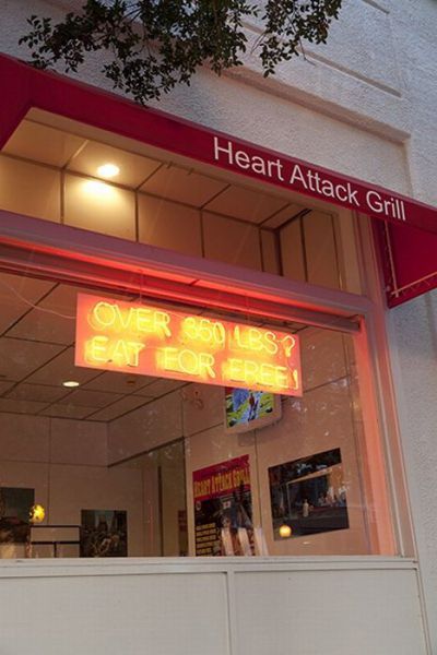  السكتة القلبية هو اسم غريب لمطعم في نيويورك  Heart Attack Grill Restaurant (15 pics) Heart_attack_grill_restaurant_640_07