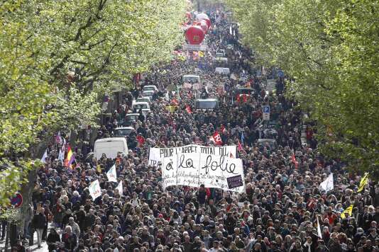 Manifestation de soutien au MAP contre le gouvernement  C18beec_SAA12_FRANCE-PROTESTS-_0428_11