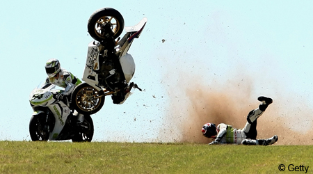 Crash images Checa2G0303_450x250