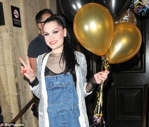 Cumpleaños Heartbeats [24 DIC - Guilty] Article-1301324274573-0B5E272D00000578-406056_525x446