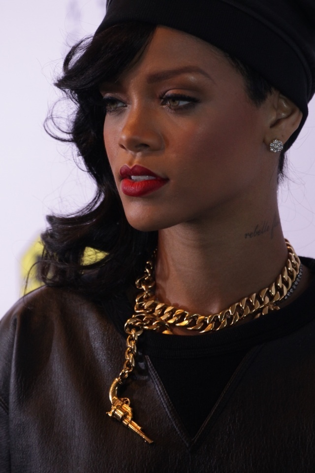 Fotos de Rihanna (apariciones, conciertos, portadas...) [10] - Página 4 06ddec65-da9d-4aff-a352-b58040ac411e_640x960