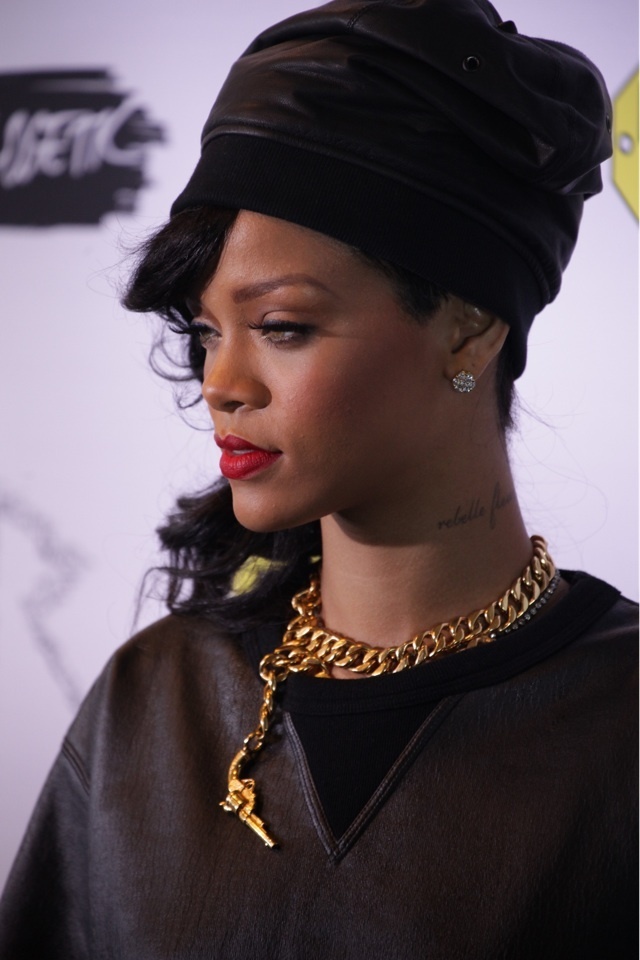 Fotos de Rihanna (apariciones, conciertos, portadas...) [10] - Página 4 84644a6c-41de-4313-9cf1-32510158b631_640x960