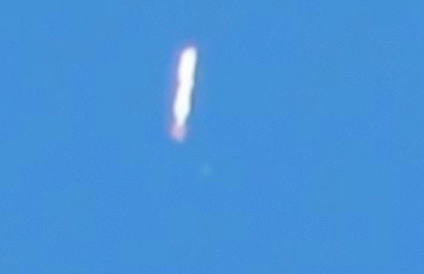 Un OVNI en forme de cigare filmé au-dessus de Mexico Ob_e2a1b5ee0f2a5184fa2852080db08c33_ufo-mexico
