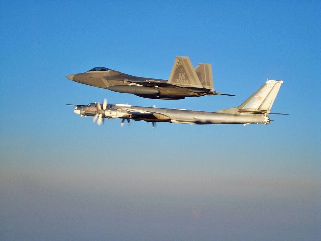 Armée Russe - Page 2 Ob_7320fd_f-22-escorting-tu-95-wallpaper-zceq9